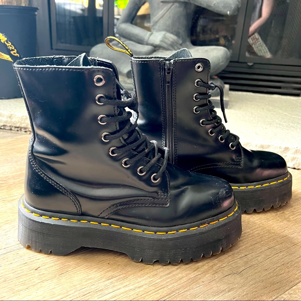 Doc Marten Jadon Smooth Leather Platform Boots sz7